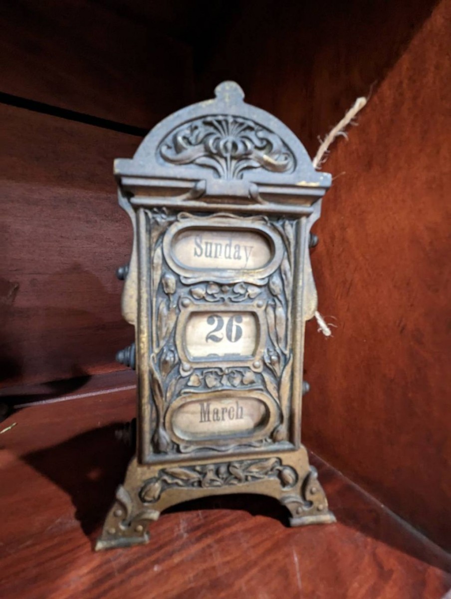 1800 Gentlemen's desk calendar
